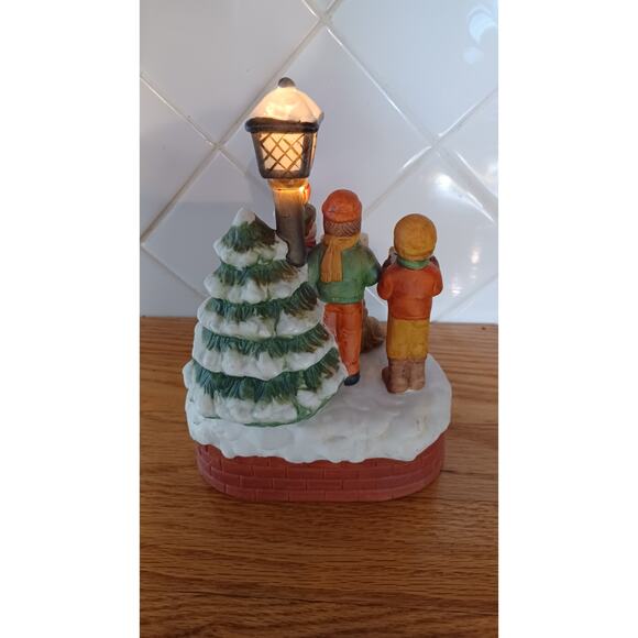 Vintage House of Lloyd Christmas Around the World Carolers Musical and Lighted - Picture 2 of 11